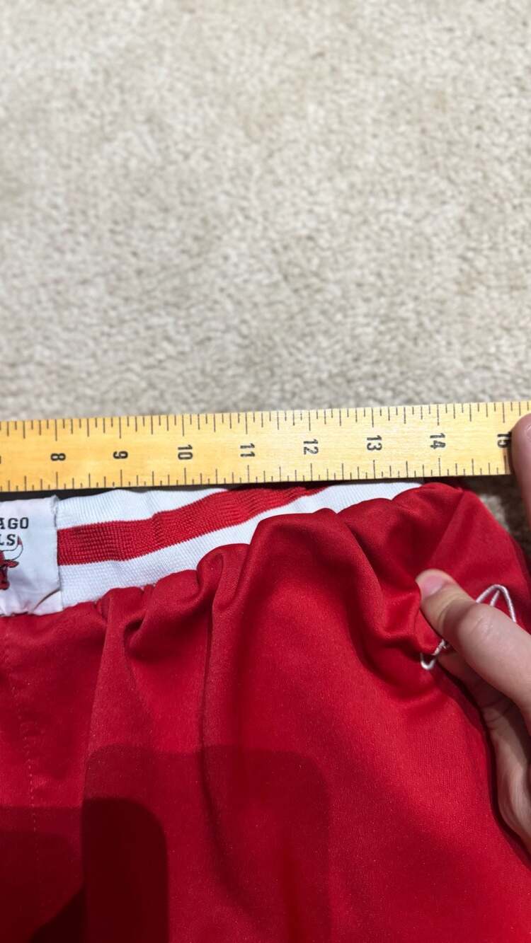 Vintage Reebok NBA Chicago Bulls Red Basketball Shorts Small - Picture 3 of 5